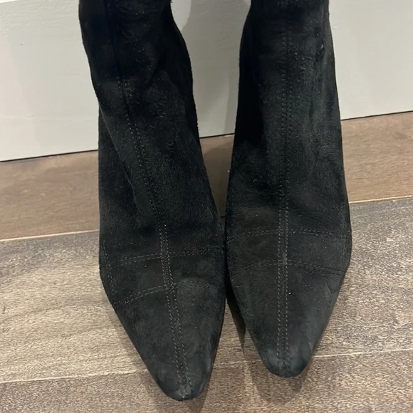 Lord & Taylor Women's Black,suede and leather pointed toe, heeled boots size 7.5 - Picture 4 of 10